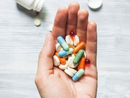 Uống thực phẩm chức năng có hại gì không